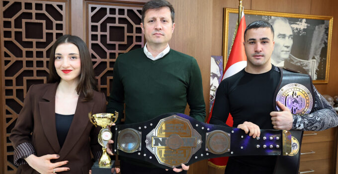 ŞAMPİYON SPORCULARDAN AKAY’A ZİYARET