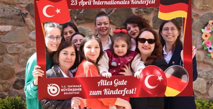 TEKİRDAĞLI MİNİKLER ALMANCA ÖĞRENEREK 23 NİSAN’I KUTLADI