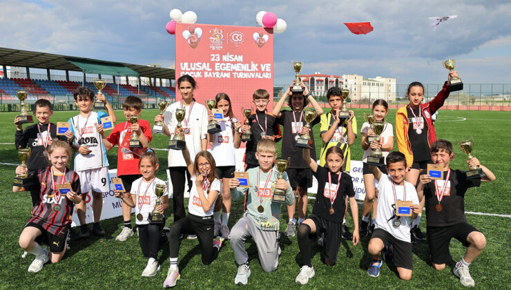 ATLETİZM YARIŞMASI NEFES KESTİ