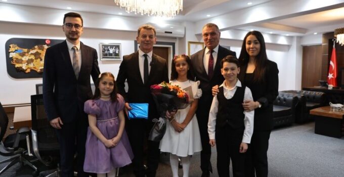 BAŞKAN ÇETİN, KOLTUĞU MİNİKLERE DEVRETTİ