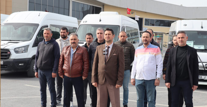 ÖĞRENCİ SERVİSLERİNDEN SİYAH KURDELELİ TEPKİ