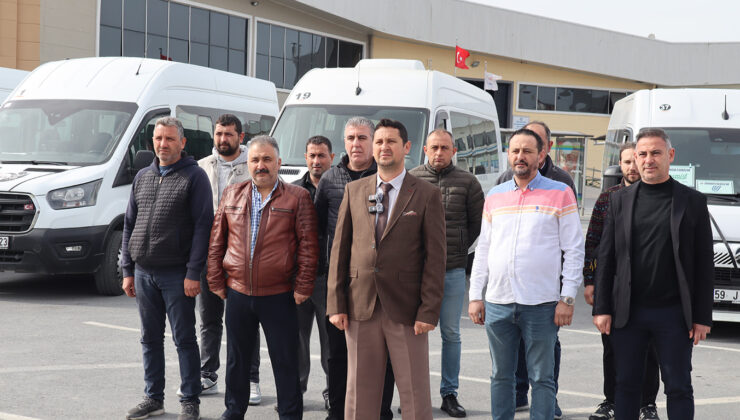 ÖĞRENCİ SERVİSLERİNDEN SİYAH KURDELELİ TEPKİ