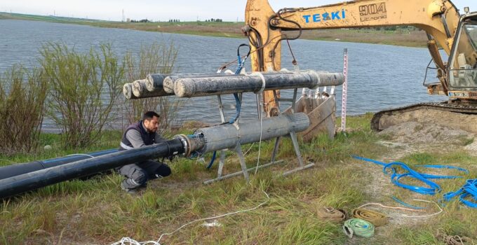 TÜRKMENLİ GÖLETİ’NE YÜZER TERFİ İSTASYONU KURULDU
