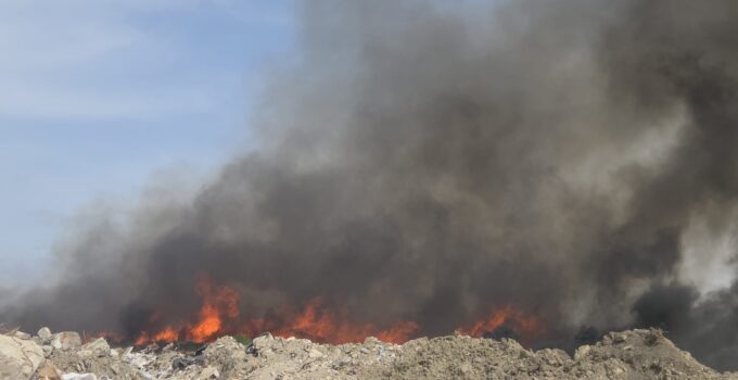 ATIK SAHASINDA YANGIN PANİĞİ