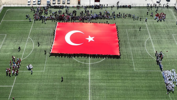 ÇERKEZKÖY’DE GENÇLİK SAHNEYE, COŞKU ZİRVEYE ÇIKTI
