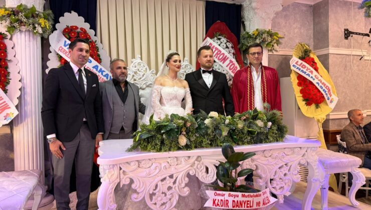 AKAY KIYDI, ÇOLAK ŞAHİTLİK ETTİ; GENÇ ÇİFT MUTLULUĞA “EVET” DEDİ