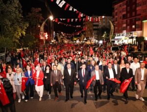 ŞEHİTLERİMİZE SAYGI YÜRÜYÜŞÜ YAPILDI