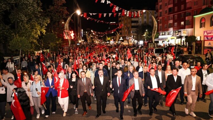 ŞEHİTLERİMİZE SAYGI YÜRÜYÜŞÜ YAPILDI