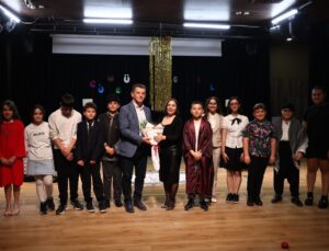 CÜMBÜŞ HOTEL OYUNU KAPAKLI’DA SAHNELEDİ