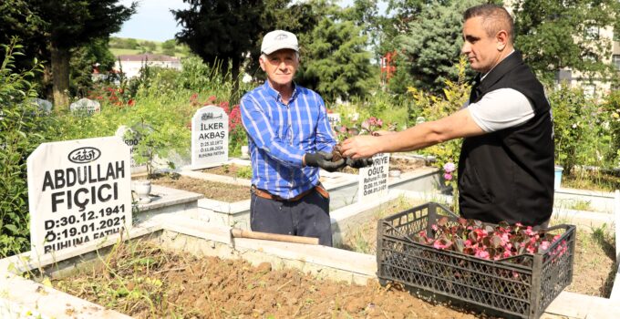 ÇERKEZKÖY BELEDİYESİ, ÇİÇEK DAĞITTI