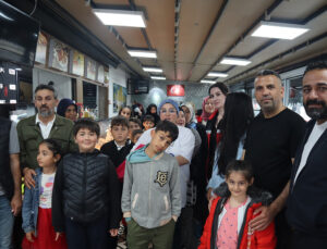MİNİK YÜREKLERE BAYRAM SEVİNCİ