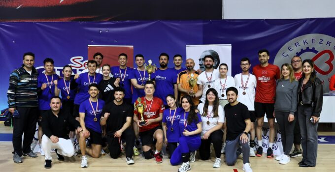 VOLEYBOL TURNUVASININ KAZANANI BELLİ OLDU