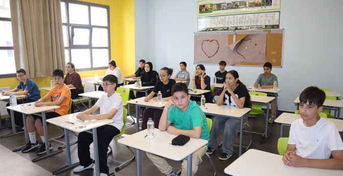 ÖĞRENCİLER SİMÜLASYON SINAVINDA TER DÖKTÜ