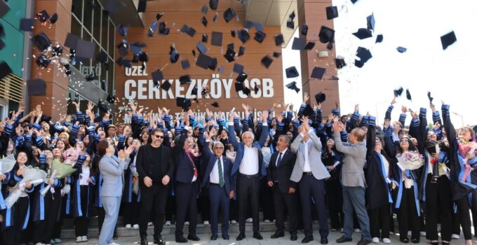 ÖZEL ÇOSB MESLEKİ VE TEKNİK ANADOLU LİSESİNDE MEZUNİYET COŞKUSU