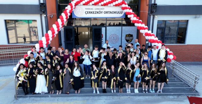 ÇERKEZKÖY ORTAOKULU İLK MEZUNLARINI COŞKUYLA UĞURLADI