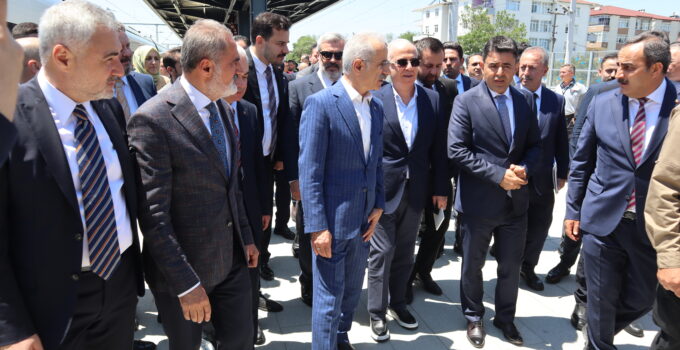 BAKAN URALOĞLU HIZLI TRENLE ÇERKEZKÖY’E GELDİ