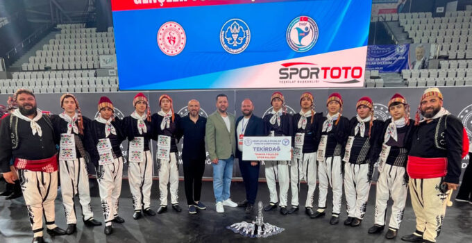 TRAKYA FOLKLOR KULÜBÜ TÜRKİYE İKİNCİSİ OLDU