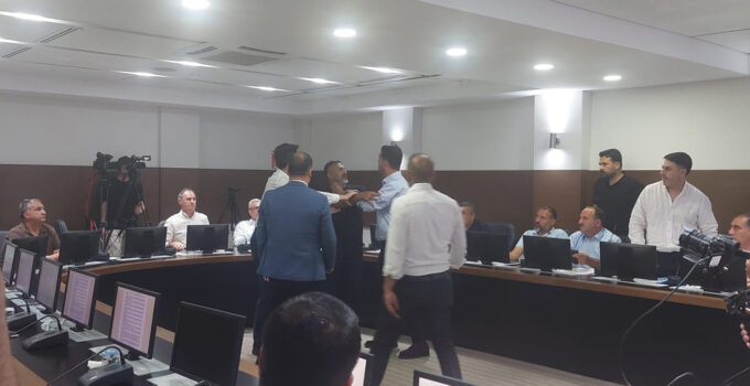 ŞİKAYETÇİ OLDUĞU KİŞİ ÜZERİNE YÜRÜDÜ