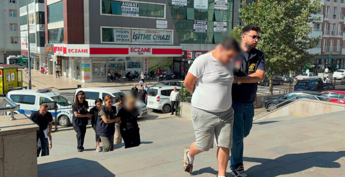 4 MARKETTEN 20 BİN LİRALIK BEBEK MAMASI ÇALAN 3 ŞÜPHELİ YAKALANDI