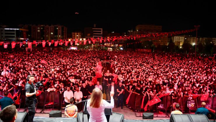 “ZAFER, YÖNÜNÜ MİLLETİNE GÖRE BELİRLEYENLERİN ESERİDİR”