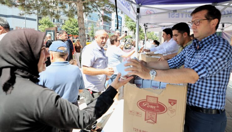 ÇERKEZKÖY’DE MEVLİD KANDİLİ’NDE KANDİL SİMİDİ İKRAMI