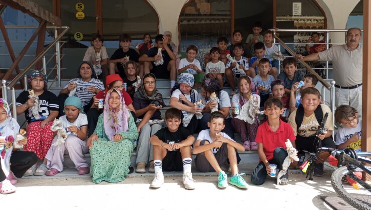 KUR’AN KURSU ÖĞRENCİLERİNE DONDURMA İKRAMI