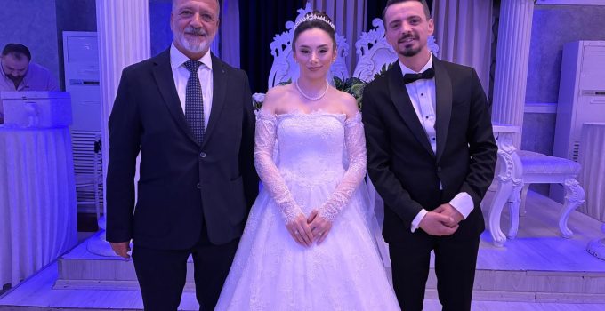 GÖRKEMLİ TÖRENLE DÜNYAEVİNE GİRDİLER