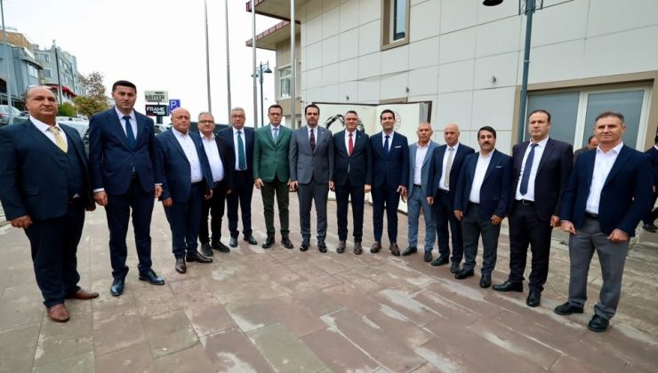 13 MECLİS ÜYESİ AK PARTİ’YE KATILDI